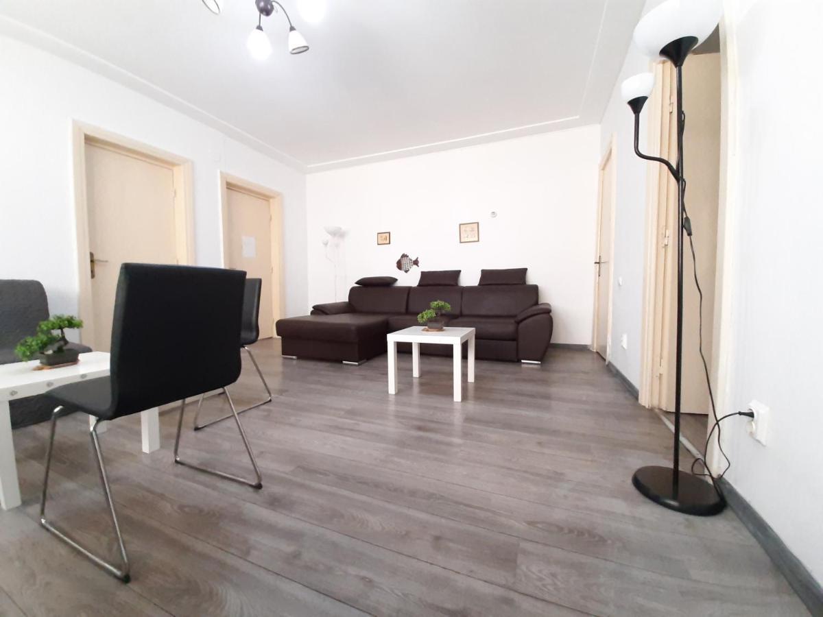 Four Rooms Apartment Central Boekarest Buitenkant foto