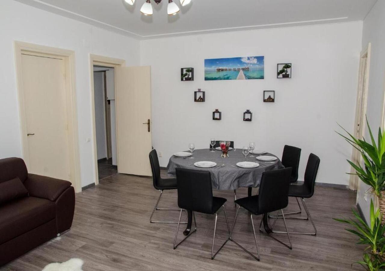 Four Rooms Apartment Central Boekarest Buitenkant foto