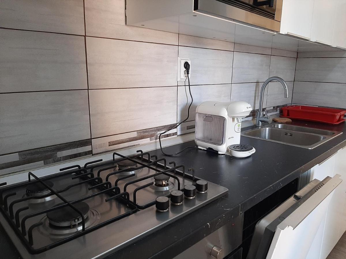 Four Rooms Apartment Central Boekarest Buitenkant foto